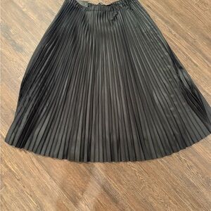 Banana Republic Black A-Line Pleated Skirt